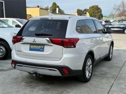 2021 Mitsubishi
Outlander ES