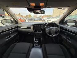 2021 Mitsubishi
Outlander ES