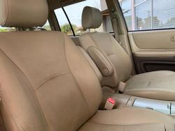 2006 Toyota
Kluger CV