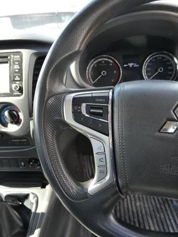 2022 Mitsubishi
Triton GLX