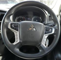 2022 Mitsubishi
Triton GLX