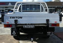 2022 Mitsubishi
Triton GLX