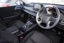 2022 Mitsubishi
                Outlander ES