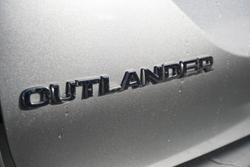 2022 Mitsubishi
                Outlander ES