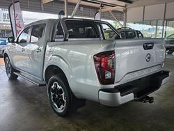 2024 NISSAN D23 ST-X NAVARA 4X4 2.3 DSL AUTO DC ST-X LN BRILLIANT SILVER