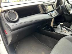2015 Toyota
                RAV4 GXL