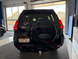 2021 Toyota
Landcruiser Prado VX