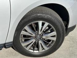 2019 Nissan
Pathfinder ST-L
