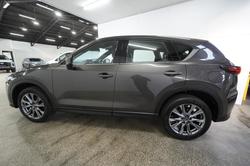 2021 Mazda
CX-5 Akera