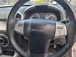 2015 Isuzu
                MU-X LS-T
