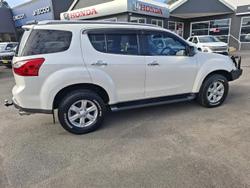 2015 Isuzu
                MU-X LS-T