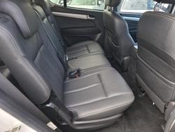 2015 Isuzu
                MU-X LS-T