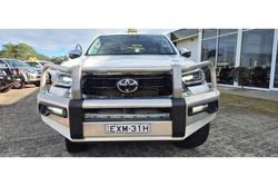 2022 Toyota
                Hilux SR5