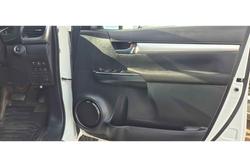 2022 Toyota
                Hilux SR5