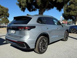 2025 Volkswagen
                TIGUAN R-LINE