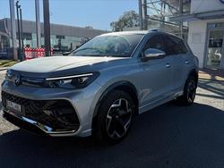 2025 Volkswagen
                TIGUAN R-LINE