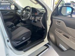 2017 Mitsubishi
Triton GLX