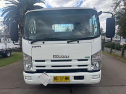 2011 Isuzu Npr NPR 200 WHITE