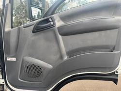 2011 Isuzu Npr NPR 200 WHITE