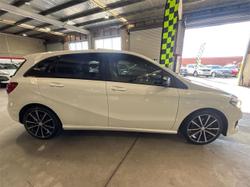 2017 Mercedes-Benz
                B-Class B200