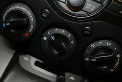 2013 Mazda
2 Neo