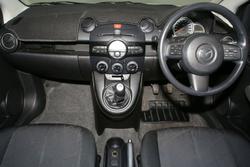 2013 Mazda
2 Neo