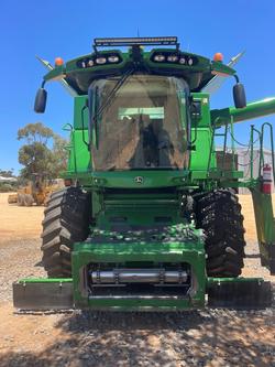 2015 John Deere S680 Green