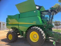 2015 John Deere S680 Green