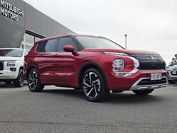 2022 Mitsubishi
Outlander Exceed