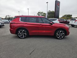 2022 Mitsubishi
Outlander Exceed