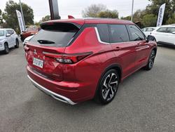2022 Mitsubishi
Outlander Exceed