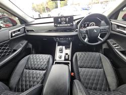 2022 Mitsubishi
Outlander Exceed