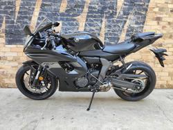 2025 YAMAHA YZF-R7 LAMS ROAD BLACK