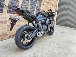 2025 YAMAHA YZF-R7 LAMS ROAD BLACK