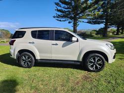 2020 Isuzu
MU-X Onyx Edition