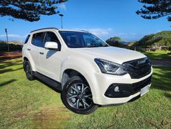2020 Isuzu
MU-X Onyx Edition