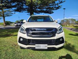 2020 Isuzu
MU-X Onyx Edition