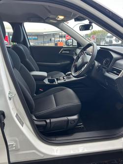 2024 Mitsubishi
Outlander ES