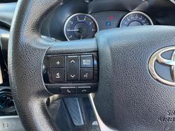 2017 Toyota
Hilux SR