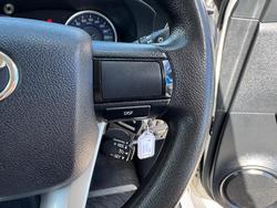 2017 Toyota
Hilux SR