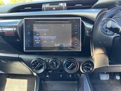 2017 Toyota
Hilux SR