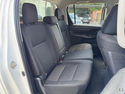 2017 Toyota
Hilux SR