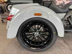 2025 Harley-davidson FLHTCUTG TRI GLIDE U/CLC 114 BILLIARD GREY