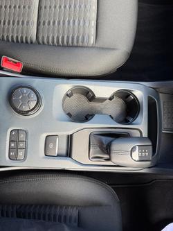 2023 Ford
                Everest Ambiente