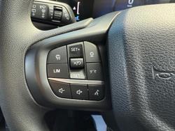 2023 Ford
                Everest Ambiente