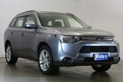 2013 Mitsubishi
                Outlander ES
