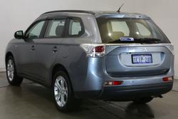 2013 Mitsubishi
                Outlander ES
