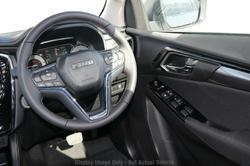 2025 Isuzu
MU-X LS-U