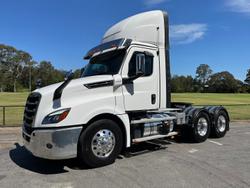 2023 Freightliner Cascadia 126 White