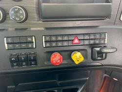 2023 Freightliner Cascadia 126 White